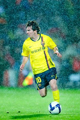 Lionel Messi in the rain - Barcelona v Getafe 2009