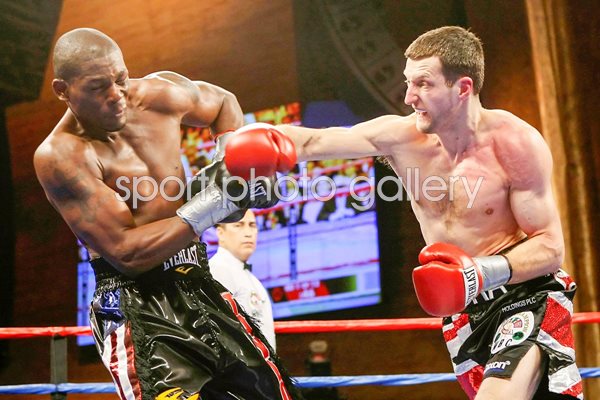Carl Froch lands v Jermain Taylor 2009