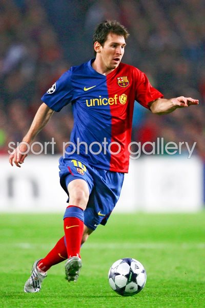 Lionel Messi on the ball for Barcelona 2009
