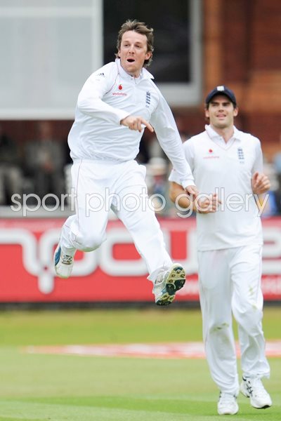 Graeme Swann aerial celebration v West Indies Lords 2009