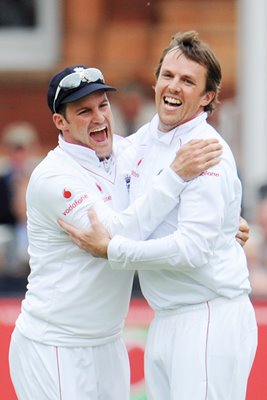 Swann and Strauss celebrate at Lords 2009