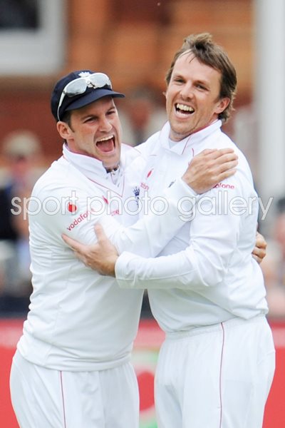 Swann and Strauss celebrate at Lords 2009