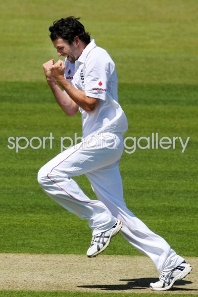 Graham Onions celebrates Lords wicket