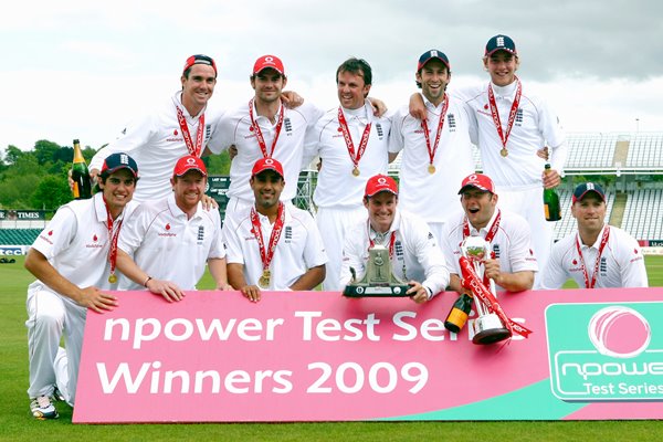 Andrew Strauss & England regain Wisden Trophy 2009