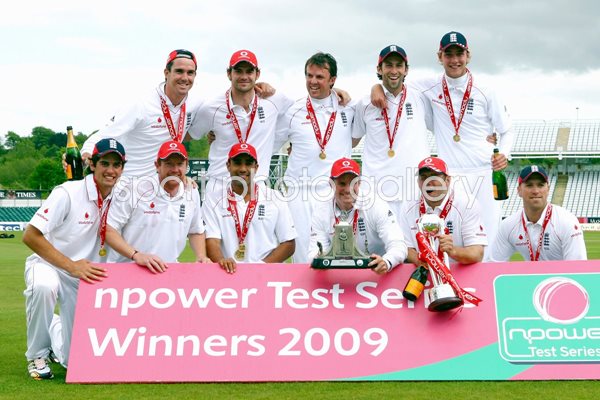 Andrew Strauss & England regain Wisden Trophy 2009
