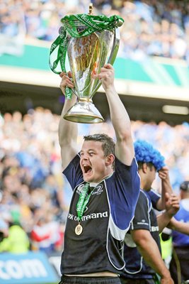 Brian O'Driscoll of Leinster lifts 2009 Heineken Cup  