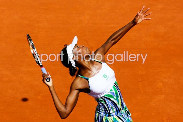 Venus Williams serves 2009 French Open
