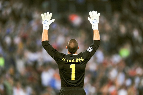 Barcelona goalkeeper Victor Valdes celebrates