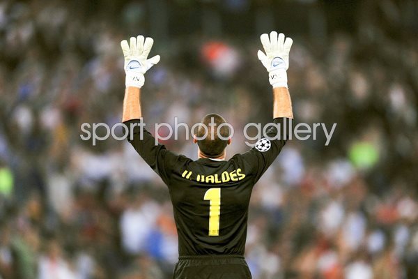Barcelona goalkeeper Victor Valdes celebrates