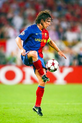 Carles Puyol of Barcelona controls the ball