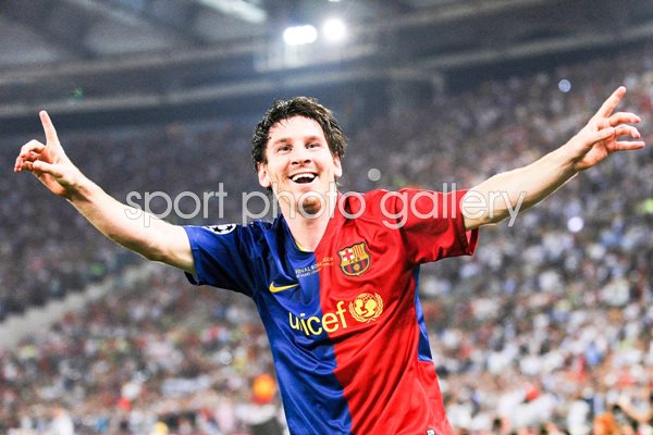 Messi celebrates scoring v Man United