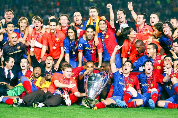 Barcelona players  celebrate Champions League 2009 win 