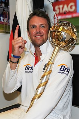 Graeme Swann celebrates Oval 2011