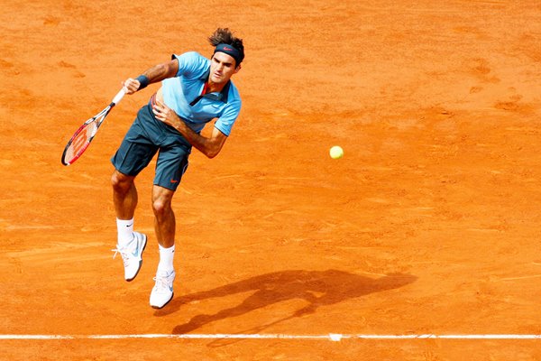Roger Federer serves 2009 French Open 