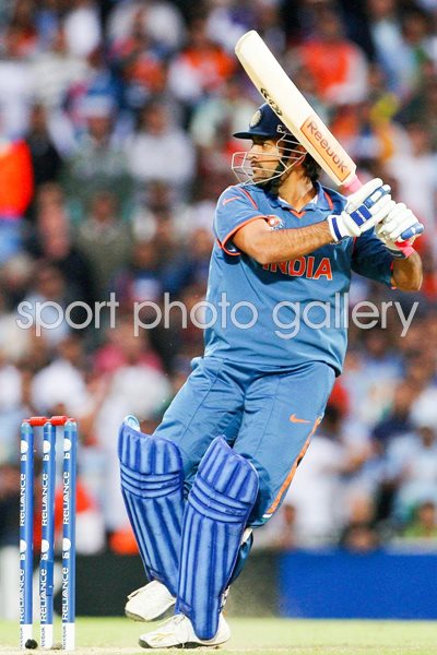 Ms Dhoni action India v Pakistan Twenty20 2009