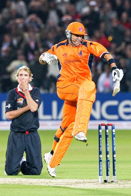 Ryan ten Doeschate celebrates Netherlands win