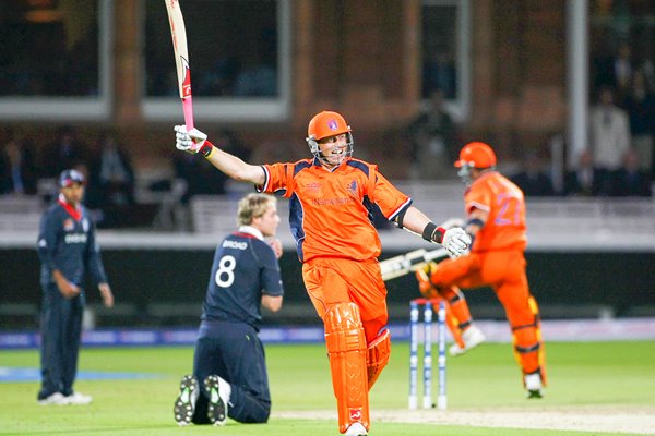 Edgar Schiferli celebrates Netherlands T20 win 