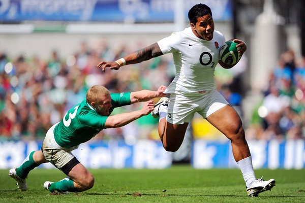 Manu Tuilagi runs past Keith Earls