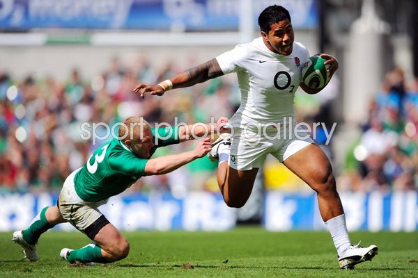 Manu Tuilagi runs past Keith Earls