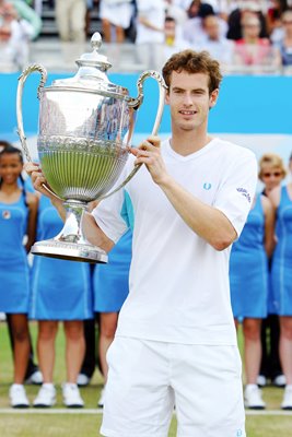 2009 Andy Murray holding AEGON Championship trophy