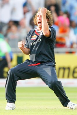 Ryan Sidebottom of England celebrates the wicket