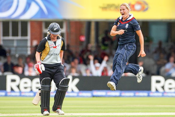 2009 Katherine Brunt destroys Kiwi top order Lord's 