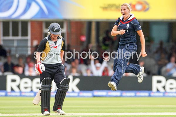 2009 Katherine Brunt destroys Kiwi top order Lord's 