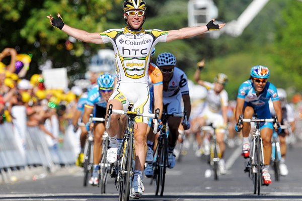 Mark Cavendish celebrates 2009 Stage 2 win