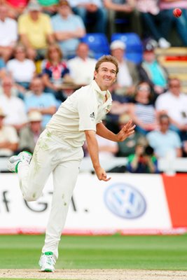 Nathan Hauritz bowls - Cardiff - Ashes 2009