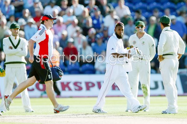 Physio Steve McCaig and 12th Man receive Ponting welcome
