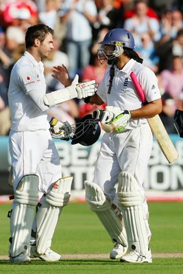 Monty and Jimmy celebrate saving 1st Test - Ashes 2009