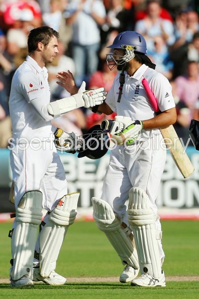 Monty and Jimmy celebrate saving 1st Test - Ashes 2009