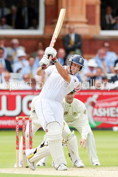 Andrew Strauss in control at Lord's - Ashes 2009