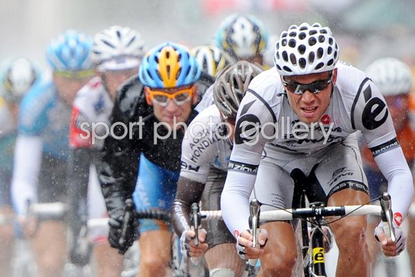 Thor Hushovd sprints in rainy Colmar