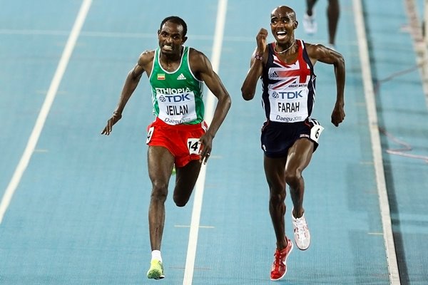 Ibrahim Jeilan sprints past Mo Farah 10K 2011