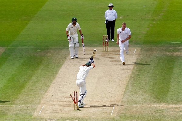 Andrew Flintoff bowls Hauritz Lords - Ashes 2009