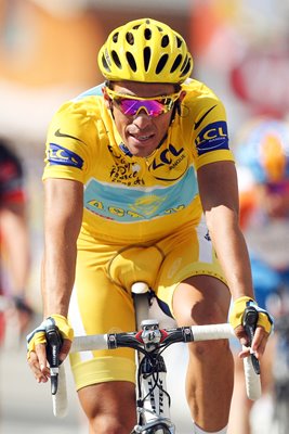 Alberto Contador finishes Stage 2009 Tour 