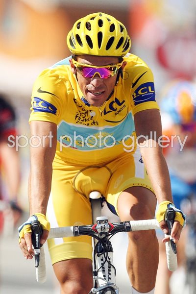 Alberto Contador finishes Stage 2009 Tour 