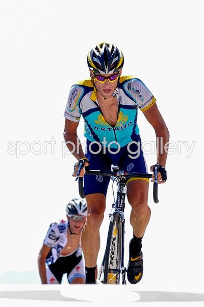 Lance Armstrong reaches top of Mont Ventoux