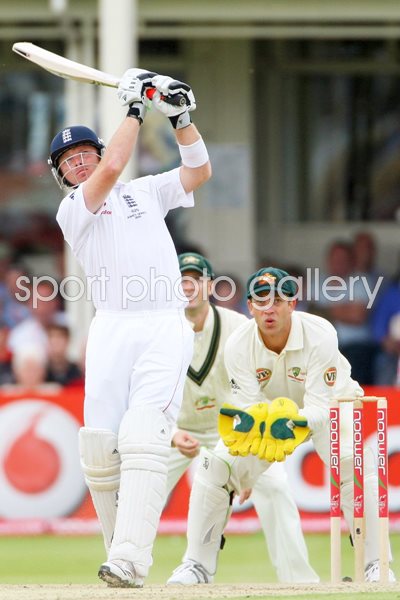 Ian Bell hits Hauritz for 6 - Edgbaston - Ashes 2009