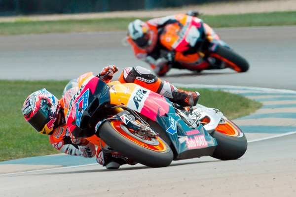 Casey Stoner leads Dani Pedrosa 2011