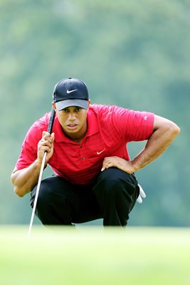 Tiger Woods eyes a putt at Firestone WGC 2009