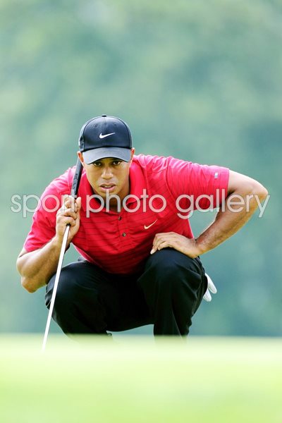 Tiger Woods eyes a putt at Firestone WGC 2009