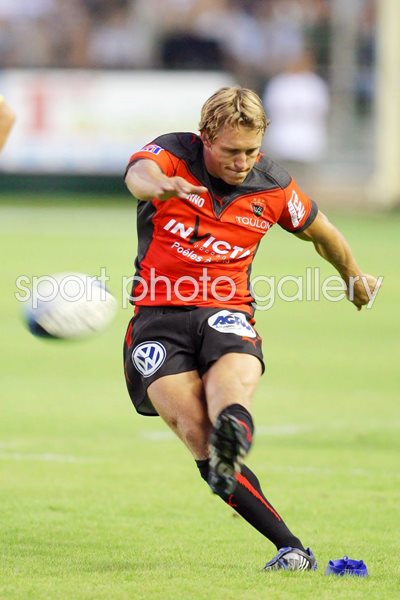 Jonny kicking action for Toulon 