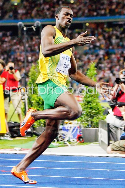 Usain Bolt celebrates 100m Gold in Berlin 2009