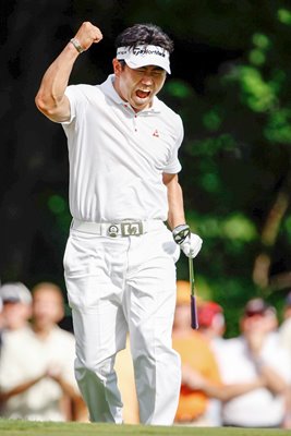 Y. E. Tang celebrates Eagle on 14th