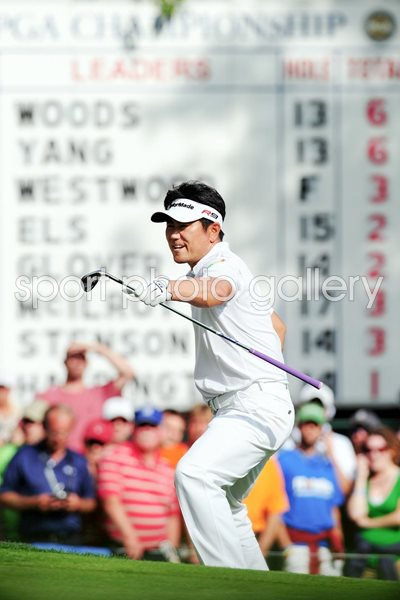 Y. E. Yang chips in for Eagle on 14