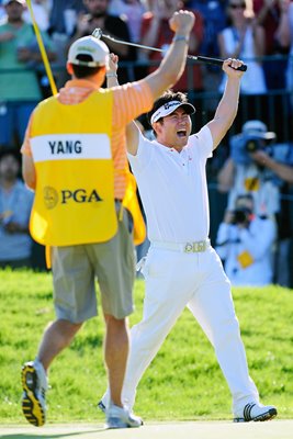 Y.E. Yang celebrates USPGA win 2009