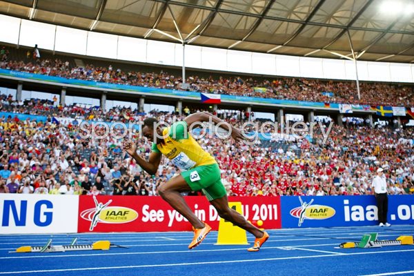 Usain Bolt powers off the blocks
