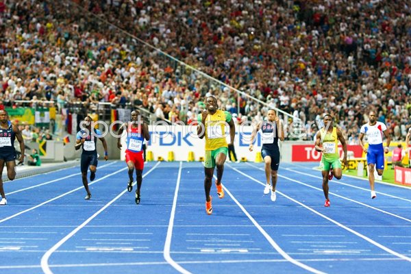 Usain Bolt drives for home in 200m Final